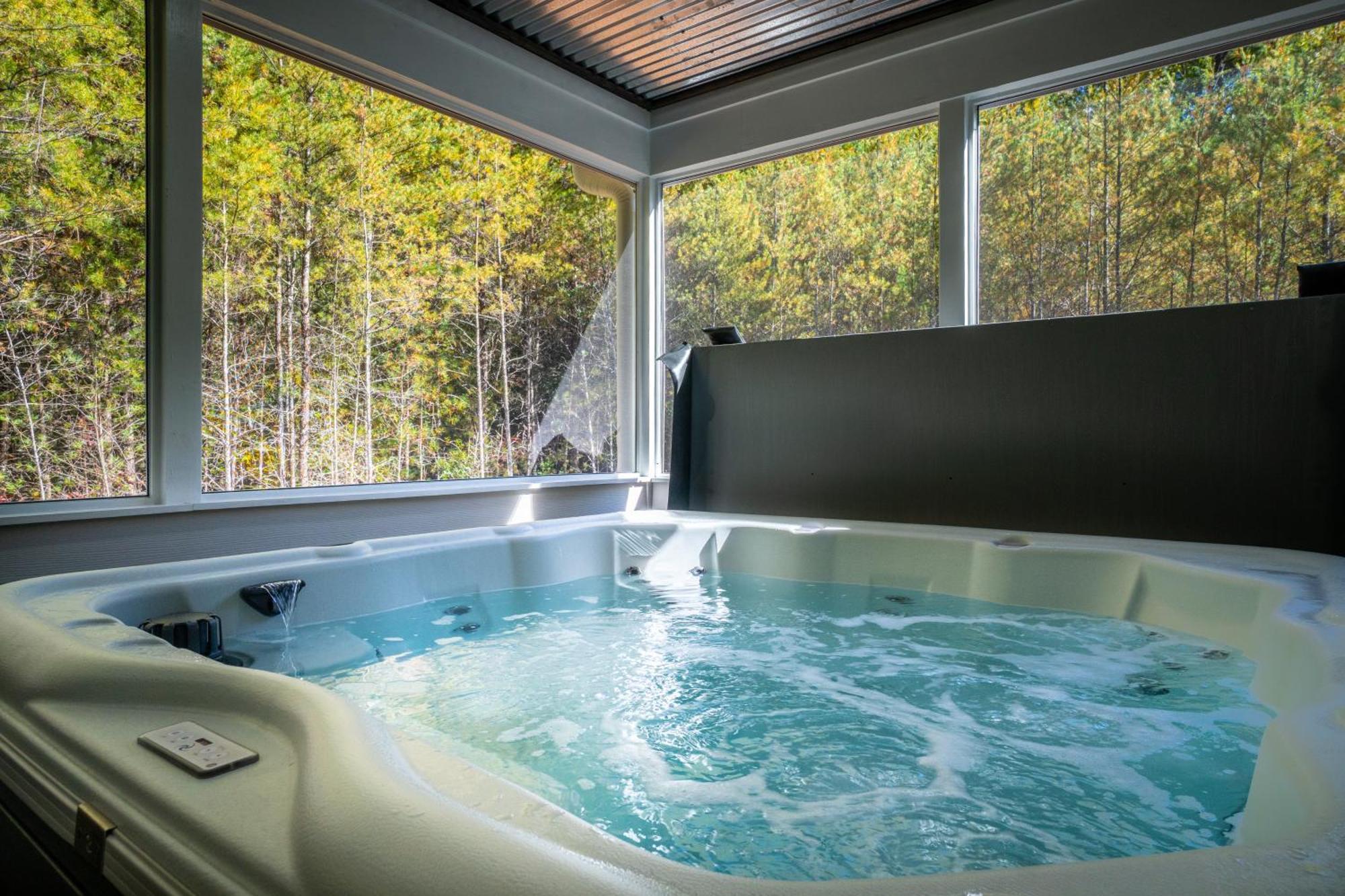 Par-Tee Haus I- Game Room & Hot Tub-Walk To Helen Extérieur photo