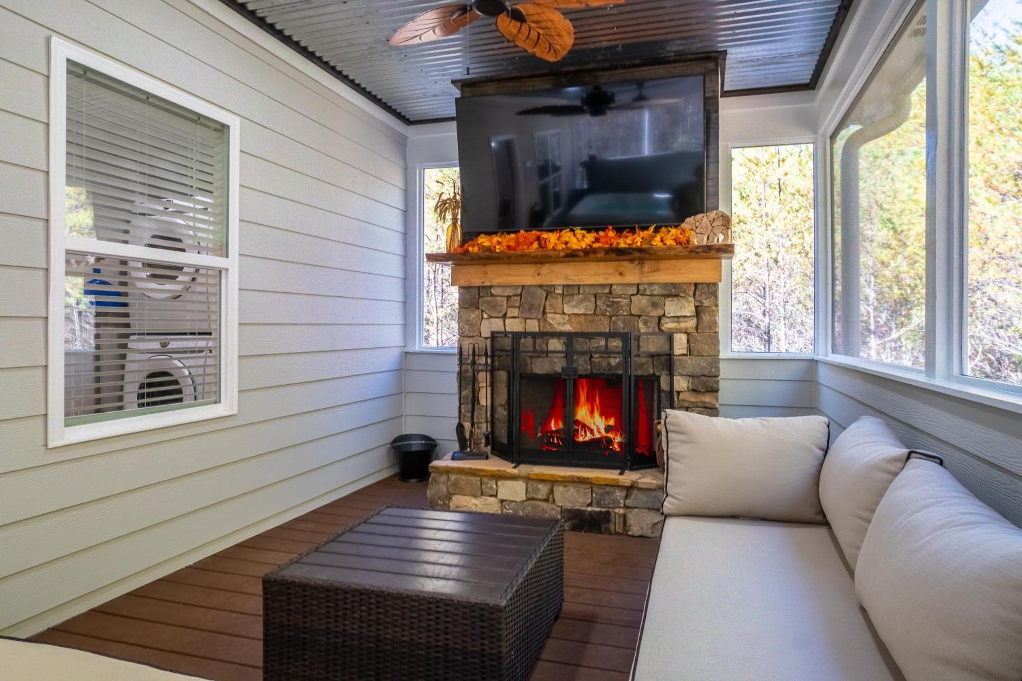 Par-Tee Haus I- Game Room & Hot Tub-Walk To Helen Extérieur photo